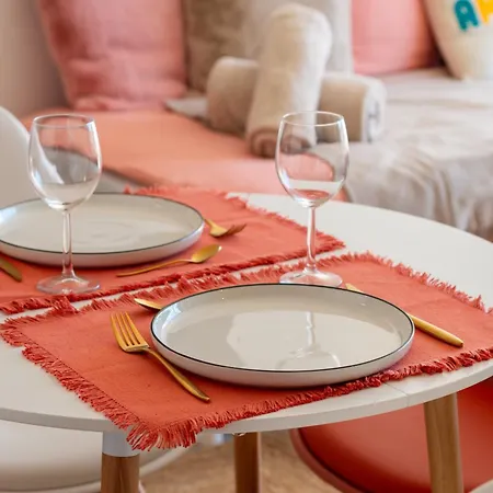 Cosy 2-3 Pers, Balcon, Parking Prive, Clim, Wifi - 15 Min Sanctuaire Lägenhet *